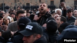 Armenia - A government supporter shouts at demonstrators backing Catholicos Garegin II outside the Echmiadzin cathedral, December 18, 2025.