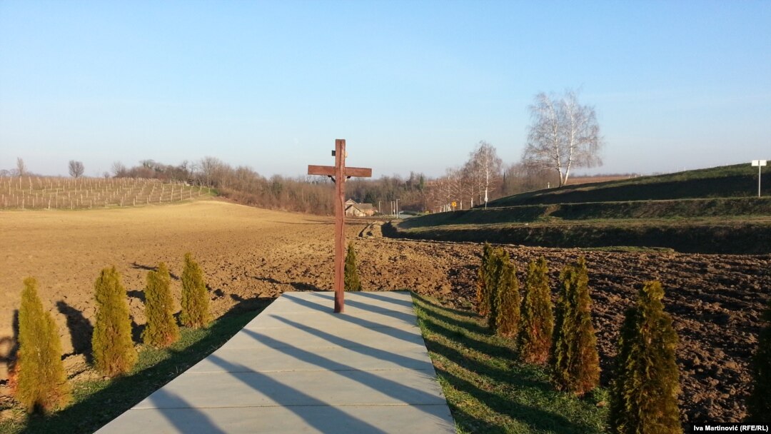Spomenik žrtvama u Lovasu