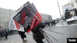 13 января 2013 года. На "Марш против подлецов" в Москве вышли тысячи людей в знак протеста против запрета усыновления российских детей американцами