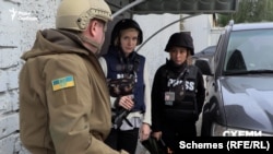 Авторки циклу розслідувань Валерія Єгошина та Кіра Толстякова під час зйомок на деокупованій Харківщині, вересень 2022 року