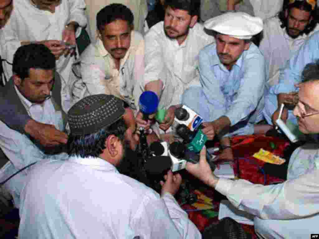 Pakistani Taliban leader talks to the media. - On May 24, 2008, Pakistani Taliban commander Baitullah Mehsud (C) speaks to the media at his stronghold in the tribal district of South Waziristan near the Afghan border. Top Pakistani Taliban warlord Mehsud on May 24 said jihad, or holy war, would continue in Afghanistan, despite peace negotiations between the militants and Islamabad. "Islam does not recognise boundaries and jihad in Afghanistan will continue," he said.