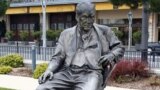 Monumentul lui Vladimir Nabokov la Montreux în Elveția