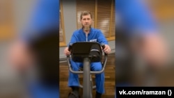 სკრინშოტი ვიდეოდან, რომელიც 2025 წლის 1 აგვისტოს გამოქვეყნდა ჩეჩნეთის ლიდერის, რამზან კადიროვის, ოფიციალურ ანგარიშზე სოციალურ ქსელ VKontakte-ში