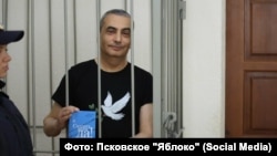 Леў Шлосбэрг у судзе, архіўнае фота