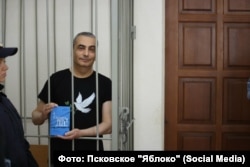 Лев Шлосберг в суде, Псков