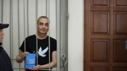Лев Шлосберг на одном из судебных заседаний. Фото: Псковское "Яблоко"