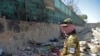 Kabil aeroportuna hücumdan sonra, Taliban döyüşçüsü keşik çəkir