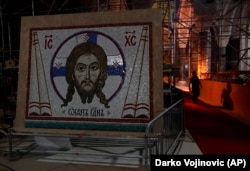 Полученная в дар от России мозаика для собора св. Саввы в Белграде