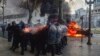 اعتراضات روز چهارشنبه در آرژانتین با سوزاندن خودروها و پرتاب بمب‌های آتش‌زا از سوی معترضان به خشونت کشیده شد