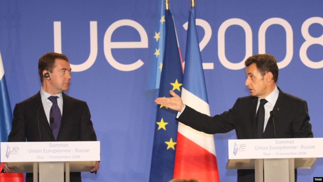 France's Nicolas Sarkozy (right) and Russia's Dmitry Medvedev at the EU-Russia summit in Nice