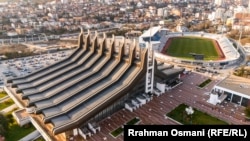 Pallati i Rinisë dhe Sporteve në Prishtinë është një nga qendrat kryesore multifunksionale, ku parashihet të zhvillohen sporte në ambient të mbyllur, në Lojërat Mesdhetare 2030. Shteti ka ndarë 50 milionë për rindërtimin e tij.