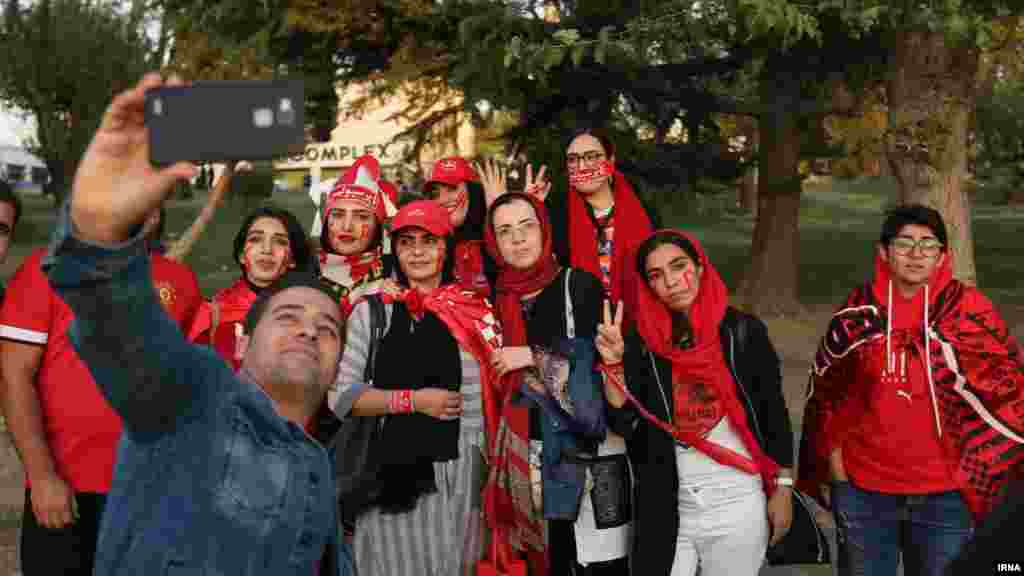 پرسپولیس به فینال لیگ آسیا رفت؛ دختران و زنان ایرانی هنوز آزادانه نمی‌توانند وارد «آزادی» شوند.