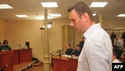 Russian opposition leader Aleksei Navalny speaks at a previous hearing in his case in Kirov.