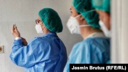 U Opštoj bolnici "Dr. Abdulah Nakaš" u Sarajevu je 10. marta počeo je postupak imunizacije zaposlenih vakcinama protiv COVID-19