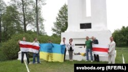 Каля капліцы ў гонар палеглых паўстанцаў 1863 году