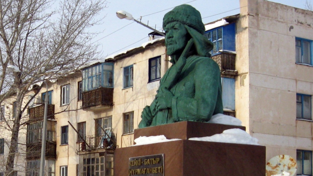 Порно көру: 50 еркек, брюнетка сперматозоидты ішкен