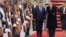 Президент США Дональд Трамп зустрічає голову КНР Сі Цзіньпіна після його прибуття на авіабазу Ендрюс (штат Меріленд, США), 23 вересня 2026 року
