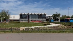 Ko je protiv spomenika žrtvama nesreće u Novom Sadu?