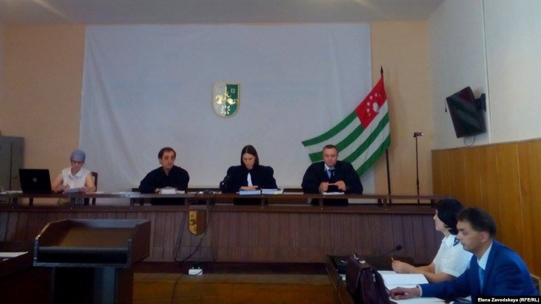 Этот судебный процесс претендует на рекорд по продолжительности в абхазском судопроизводстве: рассмотрение «дела Клемантовича» в суде началось в марте 2015 года