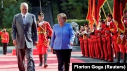 Cancelara germană Angela Merkel la Tirana, alături de premierul Edi Rama, Albania, 14 septembrie 2021.