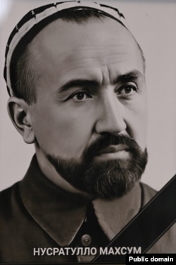 Нусратулло Махсум, сиёсатмадори барҷаста ва аввалин раҳбари давлати Тоҷикистон буд ва ӯро "меъмори аввалини Тоҷикистони соҳибистиқлол" меноманд.