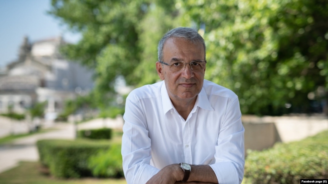 Vergil Chițac este acuzat că a decis finanțarea unui eveniment sportiv din banii constănțenilor, fără un contract de atribuire prin selecție publică și fără viza de control financiar a compartimentului de specialitate. 
