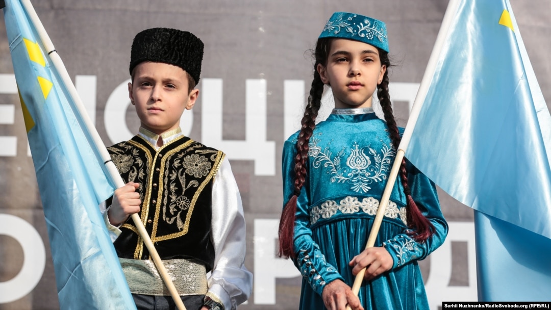 Крым татарларынын балдары. Киев, 18-май, 2019-жыл. 