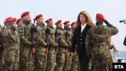 Илияна Йотова на връх Шипка