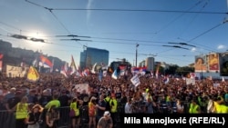 Үкіметке қарсы митингіге жиналған жұрт. Белград, Сербия, 27 маусым, 2025 жыл.
