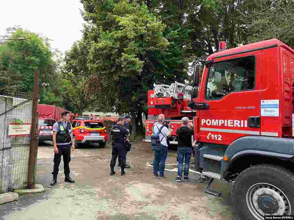 Inspectoratul pentru Situații de Urgență Iași a intervenit la incendiu cu&nbsp;șase mașini de stingere, o autospecială de descarcerare, două autospeciale de transport victime multiple, două autoscări și o cisternă.