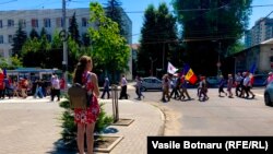 Simpatizanți ai Blocului electoral al Comuniștilor și Socialiștilor în drum spre un protest la Curtea de Apel si CSJ legat de secțiile de votare pentru transnistreni, 9 iulie 2021