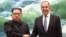 Shimoliy Koreya rahbari Kim Chen In Rossiya tashqi ishlar vaziri Sergey Lavrov bilan. Pxenyan, 2018, 31 may.