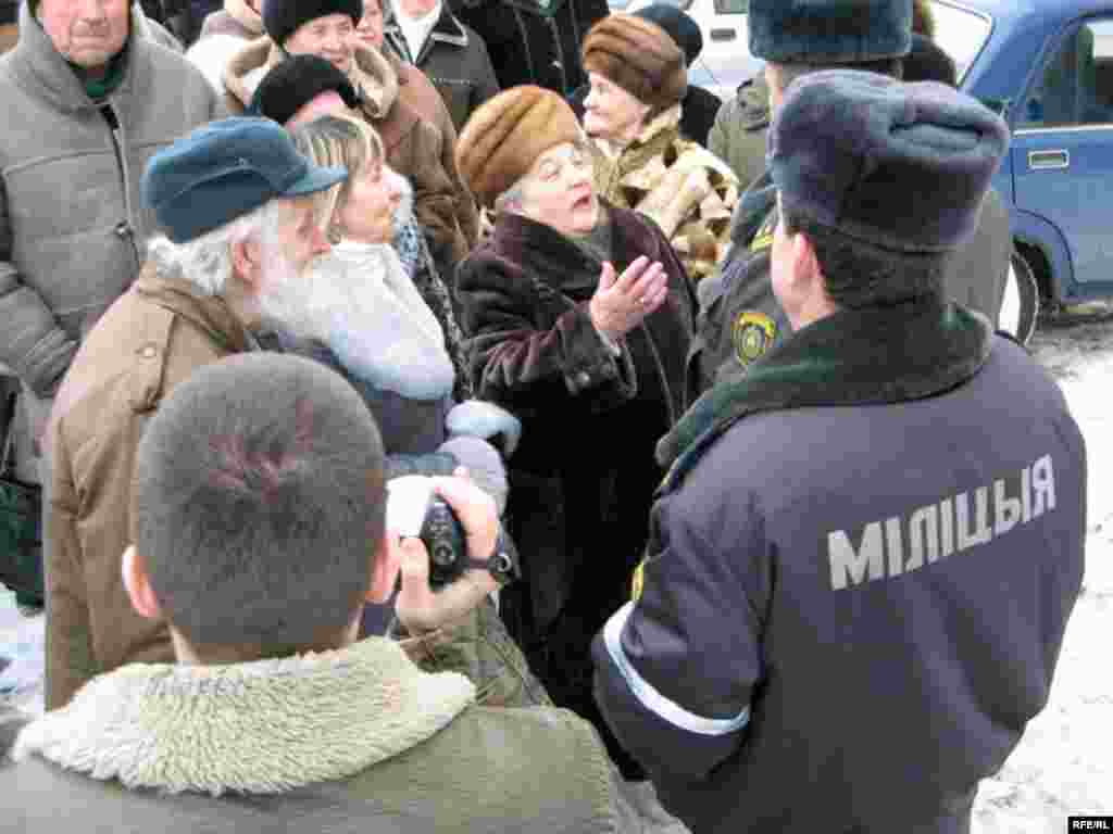 17 лютага, серада - Імправізаваная акцыя салідарнасьці з асуджанымі 15 лютага актывістамі Саюзу палякаў Беларусі прайшла ў Горадні. 