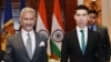 Miniștrii de Externe ai Indiei și R. Moldova la New Delhi: Subrahmanyam Jaishankar (stânga) și Mihai Popșoi