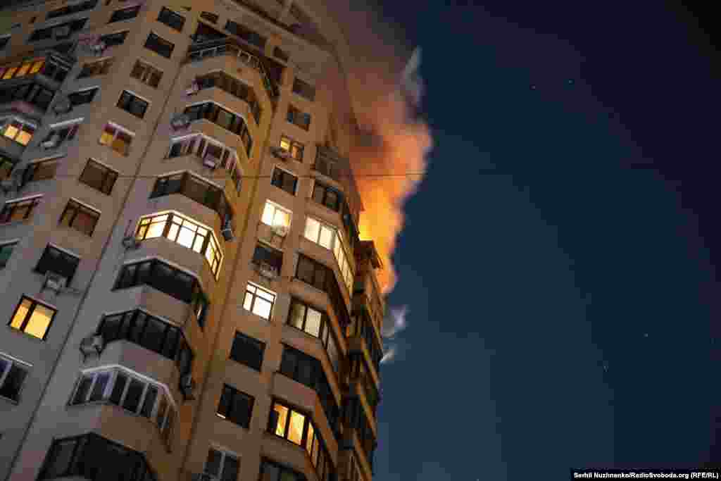 Пожежа у 22-поверхівці у Шевченківському районі Києва внаслідок російської атаки