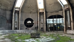 Plafon prokišnjava i kruni se po glavama zaposlenih u pošti u Skoplju
