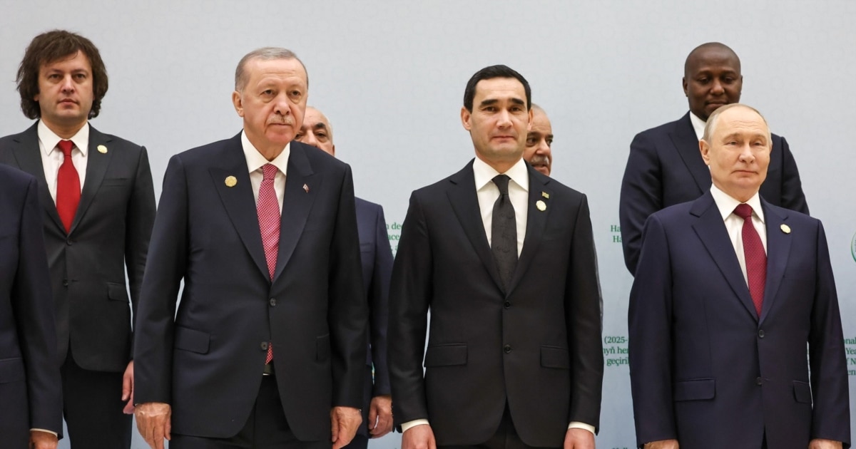 კობახიძე აშხაბადში ფორუმზე პუტინთან გადაღებულ ფოტოზე - სპეკულაციები აბსოლუტურად არასერიოზულია