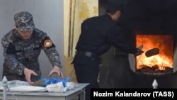 Officers of Tajikistan's Drug Control Agency burn seized drugs in Dushanbe. (file photo)