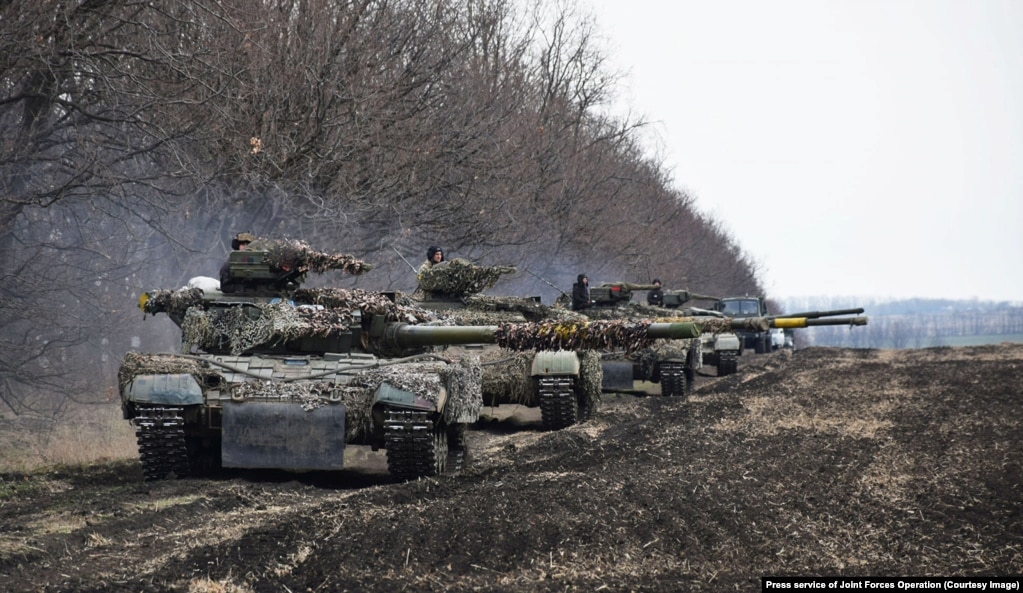 Ukraina ka kryer ushtrime me tanke në një lokacion të panjohur në lindje të vendit.