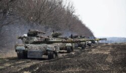 Українські танки беруть участь у навчаннях у невідомому місці на сході країни