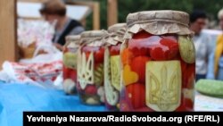 Усі охочі також можуть передати свої домашні заготівлі для благодійних цілей