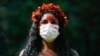 Представительница коренного племени Амазонии на акции протеста, апрель 2020 год