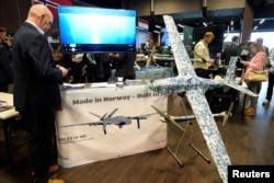 Дрон Aviation's FX10NG, прадстаўлены падчас міжнароднага саміту па бесьпілётных лятальных апаратах у Рызе, 27 траўня 2026