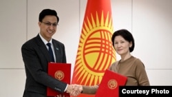 Кыргызстандын балдар укугу боюнча ыйгарым укуктуу өкүлү Асел Чынбаева жана ЮНИСЕФтин Кыргызстандагы өкүлү Самман Тапа.