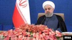  حسن روحانی موضوع درخواست سران و مقام‌های دیگر کشورهای جهان برای دیدار را در نشست تولیدکنندگان و فعالان صنایع پتروشیمی و فولاد مطرح کرد.