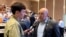 Жалпыұлттық социал-демократиялық партия төрағасы Асхат Рақымжанов (оң жақта) журналист Асхат Ниязовқа cұхбат беріп тұр. Астана, 8 шілде, 2026 жыл.