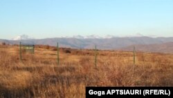 ატოცის მინდორი, სადაც საოკუპაციო ძალებს "საზღვარი" გაჰყავთ