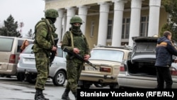 Российские военные на украинском полуострове Крым, аннексированном Россией в 2014 году.