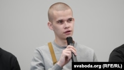 Алексей Каплич был в числе 123 освобожденных из белорусских тюрем политзаключенных. 19-летнего родственника Светланы Тизановской приговорили к тюрьме за попытку выехать для участия в боях на стороне Украины