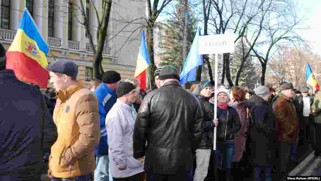 Demonstraţia din Scuarul Teatrului de Operă şi Balet.